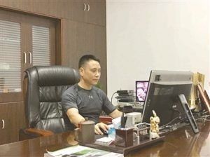 涂新弟的生意经：拼命赚钱、拼命省钱、拼命捐钱